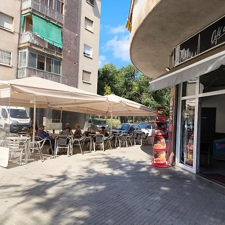 Quarto em Acomodações Particulares Habitación Doble Con Baño Privado Y Desayuno Incluido *